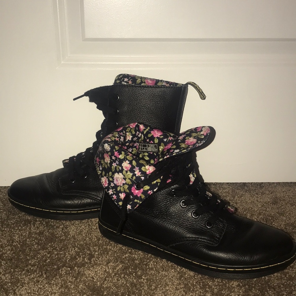 Doc Martins Black / Flower Print